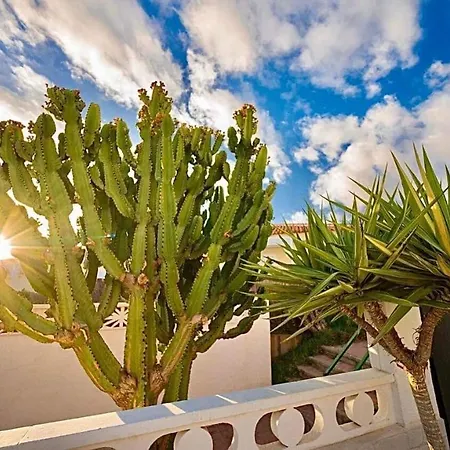 Lovely 4-bed With Ocean Views In Sueno Azul